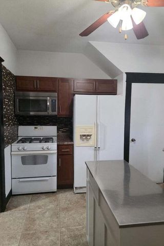 602 Plain, La Porte, IN 46350