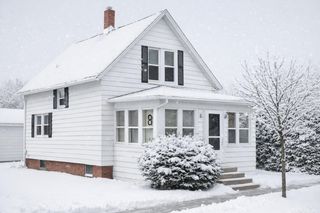 602 Plain, La Porte, IN 46350