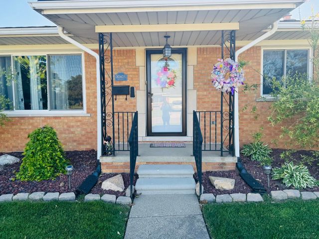30601 Taylor Street, St Clair Shores, MI 48082