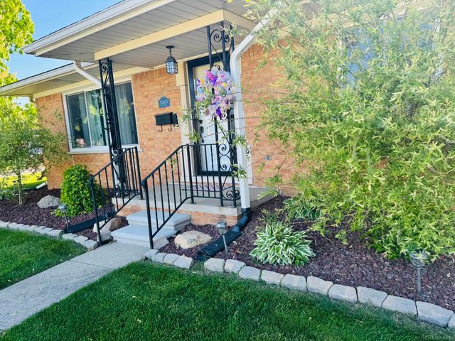 30601 Taylor Street, St Clair Shores, MI 48082