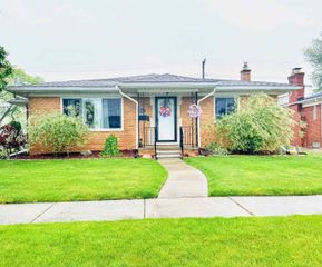 30601 Taylor Street, St Clair Shores, MI 48082