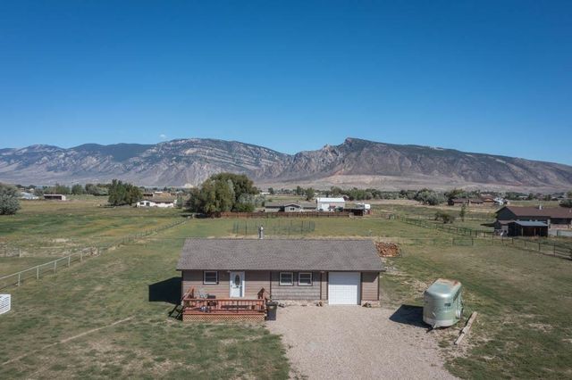 19 Heather Rd, Cody, WY 82414 property photo