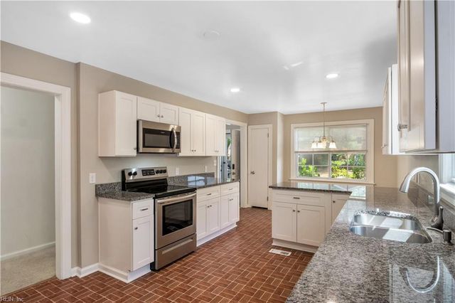 113 Glovers CT, Chesapeake, VA 23322