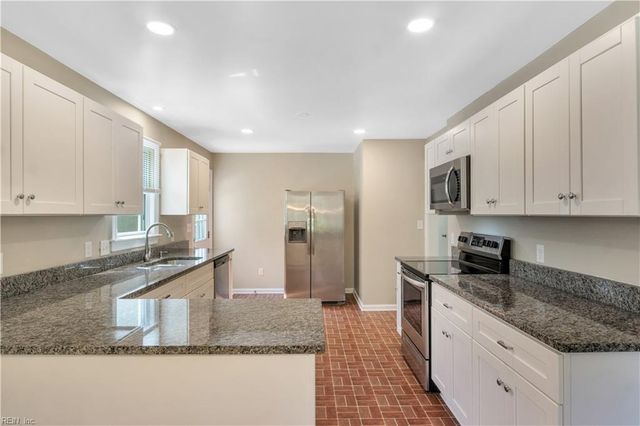 113 Glovers CT, Chesapeake, VA 23322