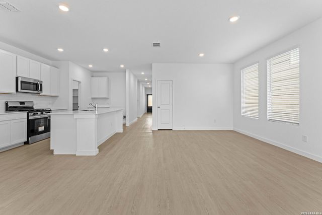 6514 Titan Park, Converse, TX 78109