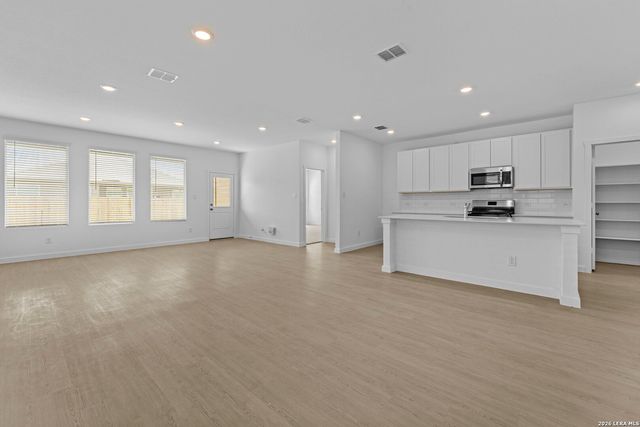 6514 Titan Park, Converse, TX 78109