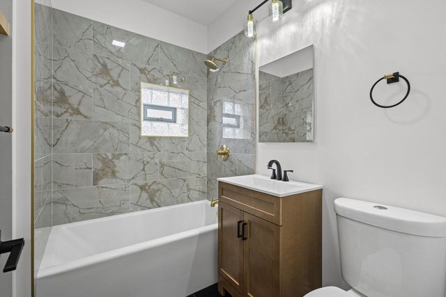 5652 S Shields Avenue, Chicago, IL 60621