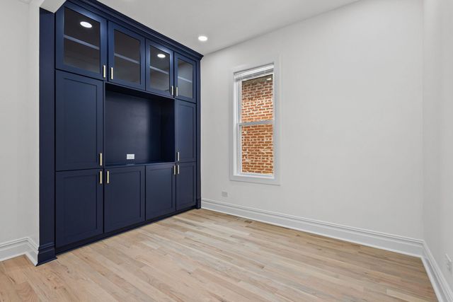 5652 S Shields Avenue, Chicago, IL 60621