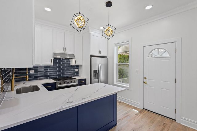 5652 S Shields Avenue, Chicago, IL 60621