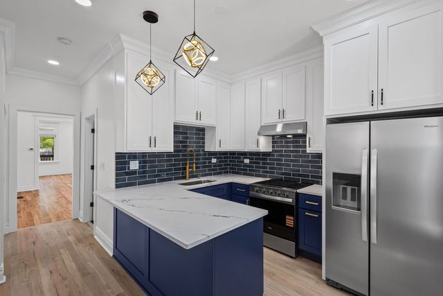 5652 S Shields Avenue, Chicago, IL 60621