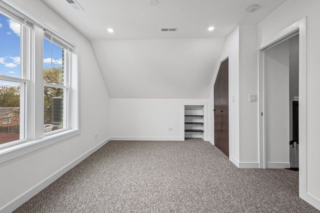 5652 S Shields Avenue, Chicago, IL 60621