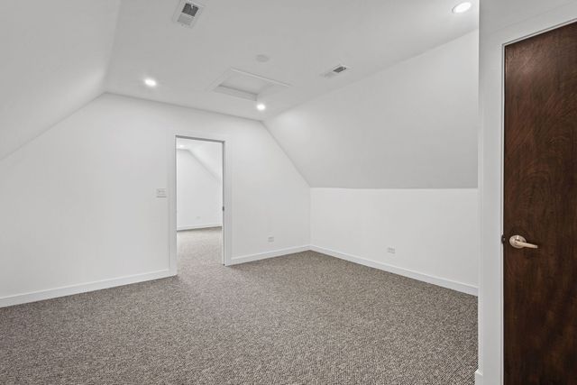 5652 S Shields Avenue, Chicago, IL 60621