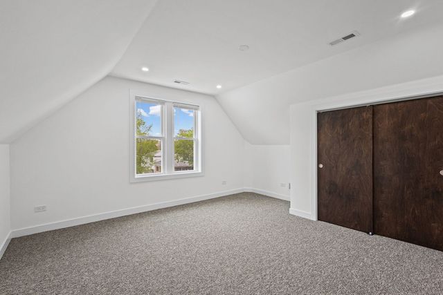 5652 S Shields Avenue, Chicago, IL 60621