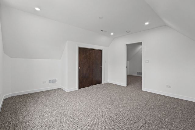 5652 S Shields Avenue, Chicago, IL 60621