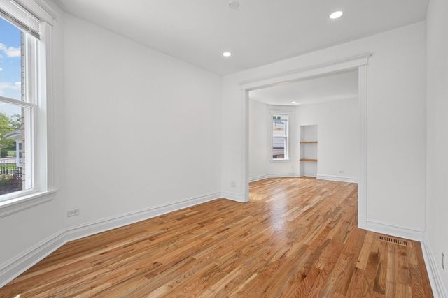 5652 S Shields Avenue, Chicago, IL 60621