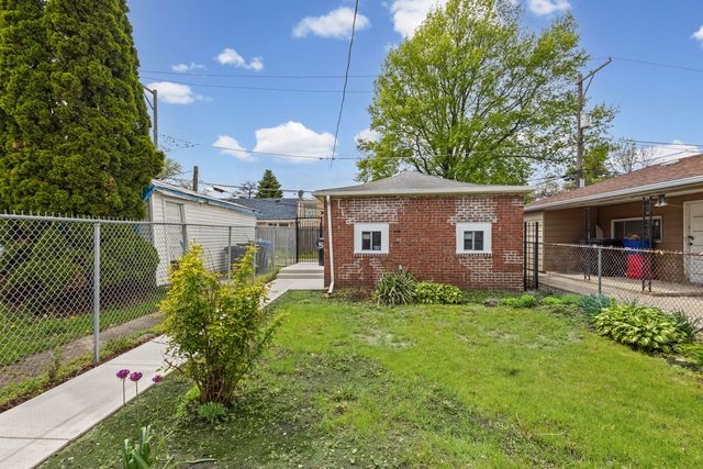 5652 S Shields Avenue, Chicago, IL 60621