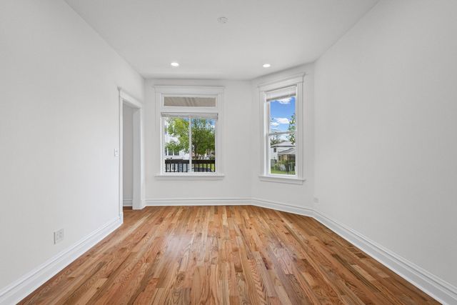 5652 S Shields Avenue, Chicago, IL 60621