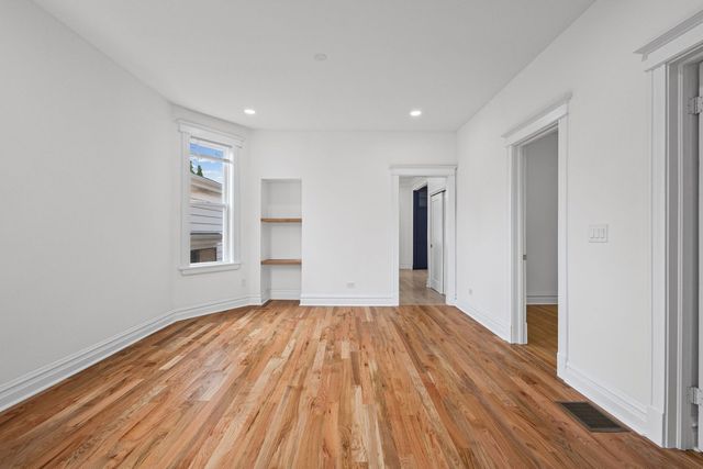 5652 S Shields Avenue, Chicago, IL 60621