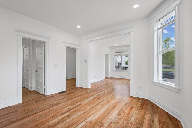 5652 S Shields Avenue, Chicago, IL 60621