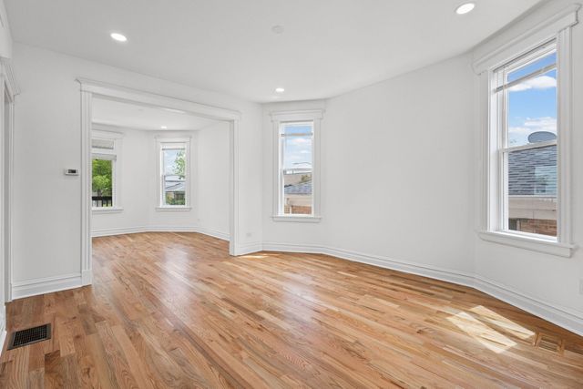 5652 S Shields Avenue, Chicago, IL 60621