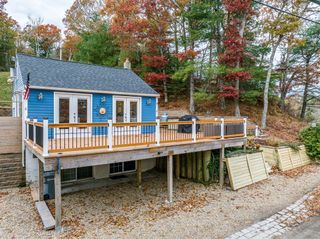 215 Roxy Cahoon Rd, Plymouth, MA 02360