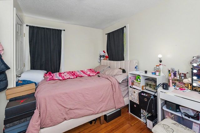 492 Fletcher St, Lowell, MA 01854
