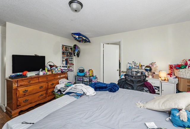 492 Fletcher St, Lowell, MA 01854