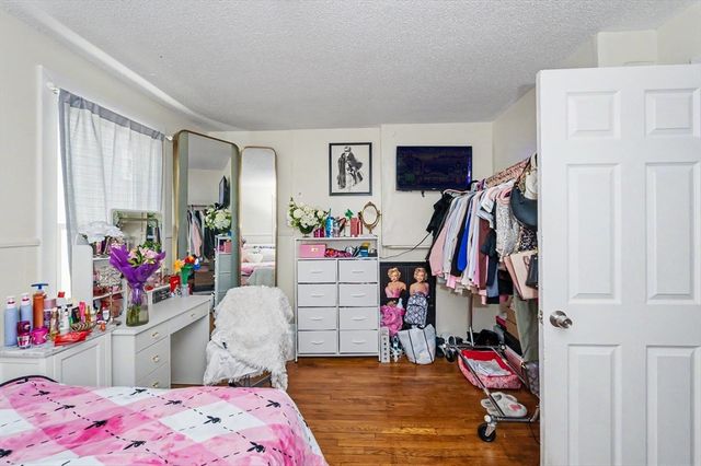 492 Fletcher St, Lowell, MA 01854