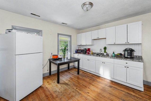 492 Fletcher St, Lowell, MA 01854