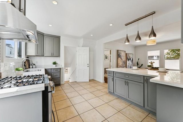 2844 76Th Ave, Oakland, CA 94605