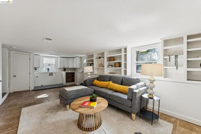 2844 76Th Ave, Oakland, CA 94605