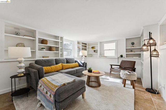 2844 76Th Ave, Oakland, CA 94605