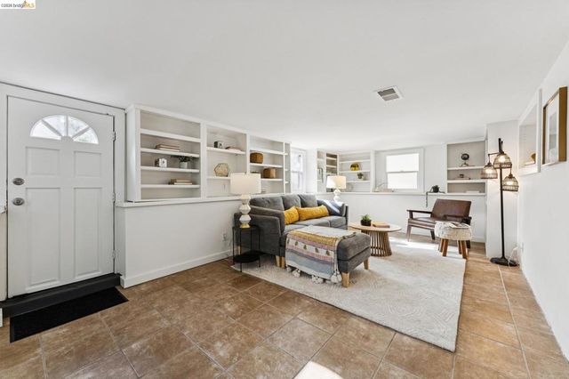 2844 76Th Ave, Oakland, CA 94605