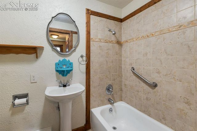 123 W Masonic Avenue, Cripple Creek, CO 80813