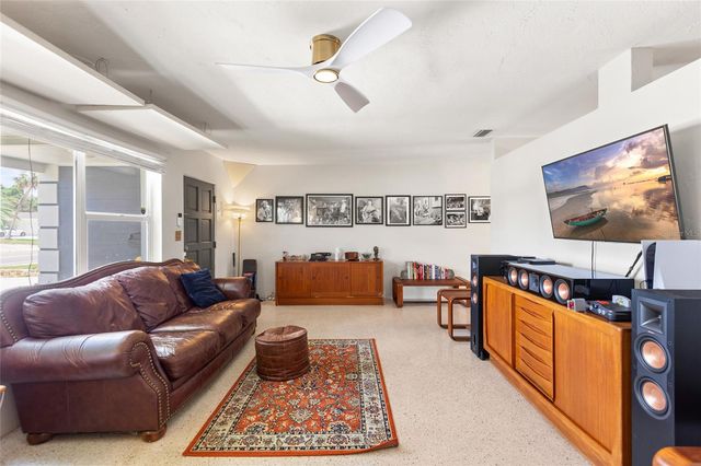 1124 40TH AVENUE NE, St Petersburg, FL 33703