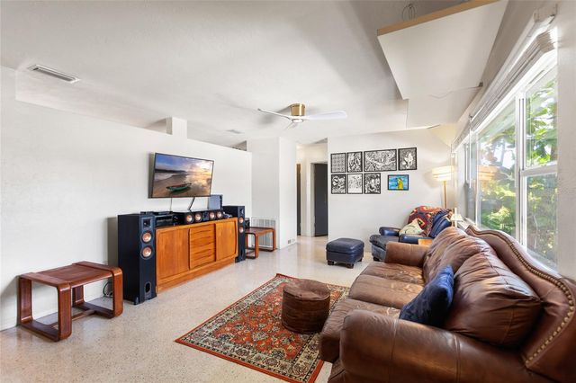 1124 40TH AVENUE NE, St Petersburg, FL 33703