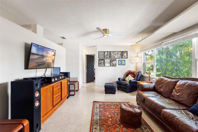 1124 40TH AVENUE NE, St Petersburg, FL 33703