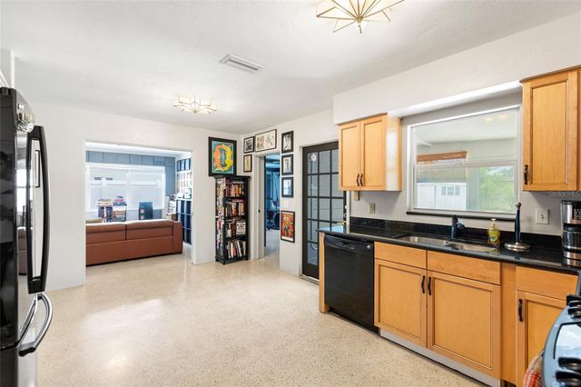 1124 40TH AVENUE NE, St Petersburg, FL 33703