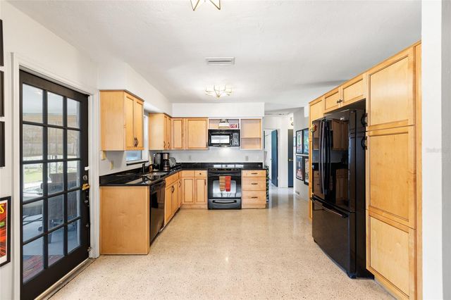 1124 40TH AVENUE NE, St Petersburg, FL 33703