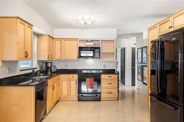 1124 40TH AVENUE NE, St Petersburg, FL 33703