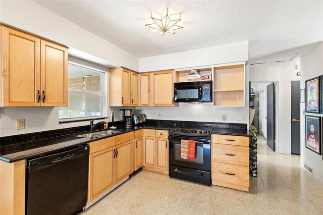 1124 40TH AVENUE NE, St Petersburg, FL 33703
