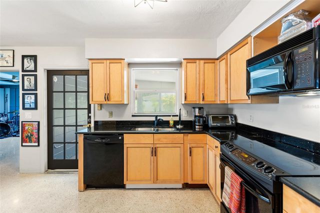 1124 40TH AVENUE NE, St Petersburg, FL 33703