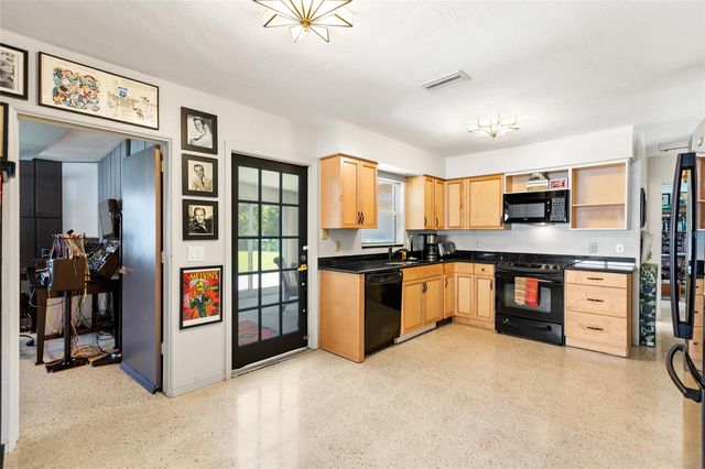1124 40TH AVENUE NE, St Petersburg, FL 33703