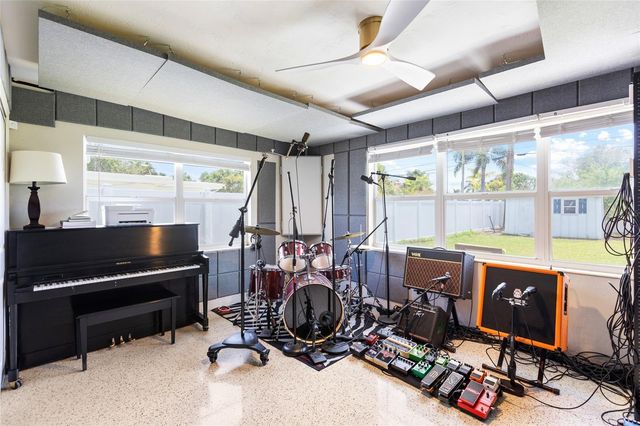 1124 40TH AVENUE NE, St Petersburg, FL 33703