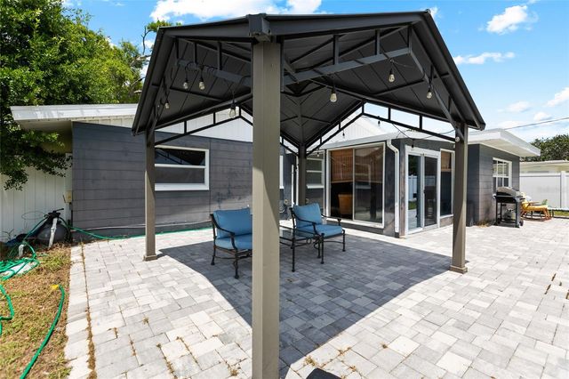 1124 40TH AVENUE NE, St Petersburg, FL 33703