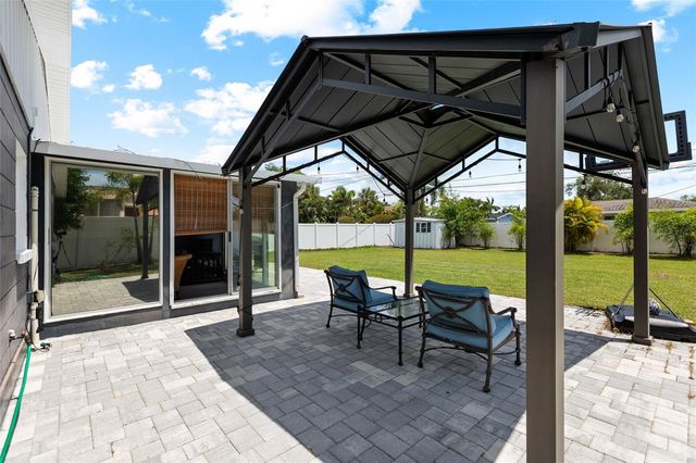 1124 40TH AVENUE NE, St Petersburg, FL 33703