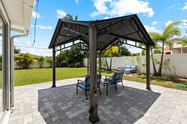 1124 40TH AVENUE NE, St Petersburg, FL 33703