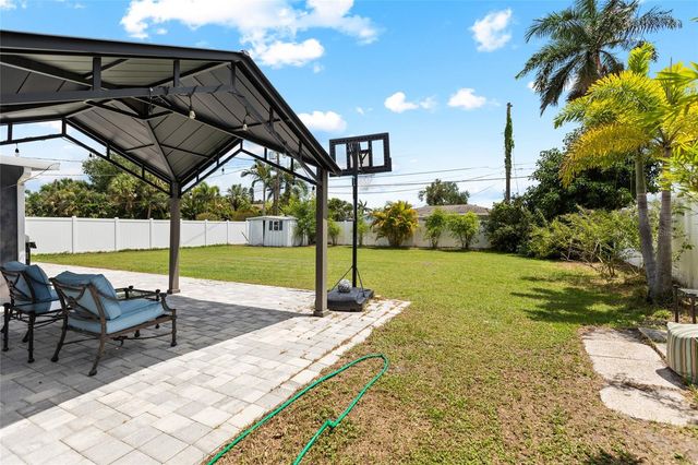 1124 40TH AVENUE NE, St Petersburg, FL 33703
