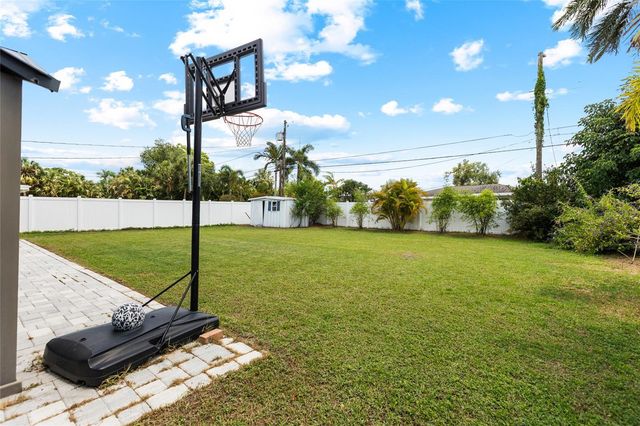 1124 40TH AVENUE NE, St Petersburg, FL 33703