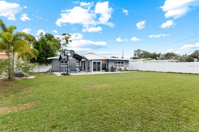 1124 40TH AVENUE NE, St Petersburg, FL 33703